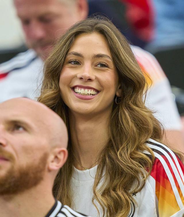 od体育网页版入口-足球明星在关键战役中尽显风采