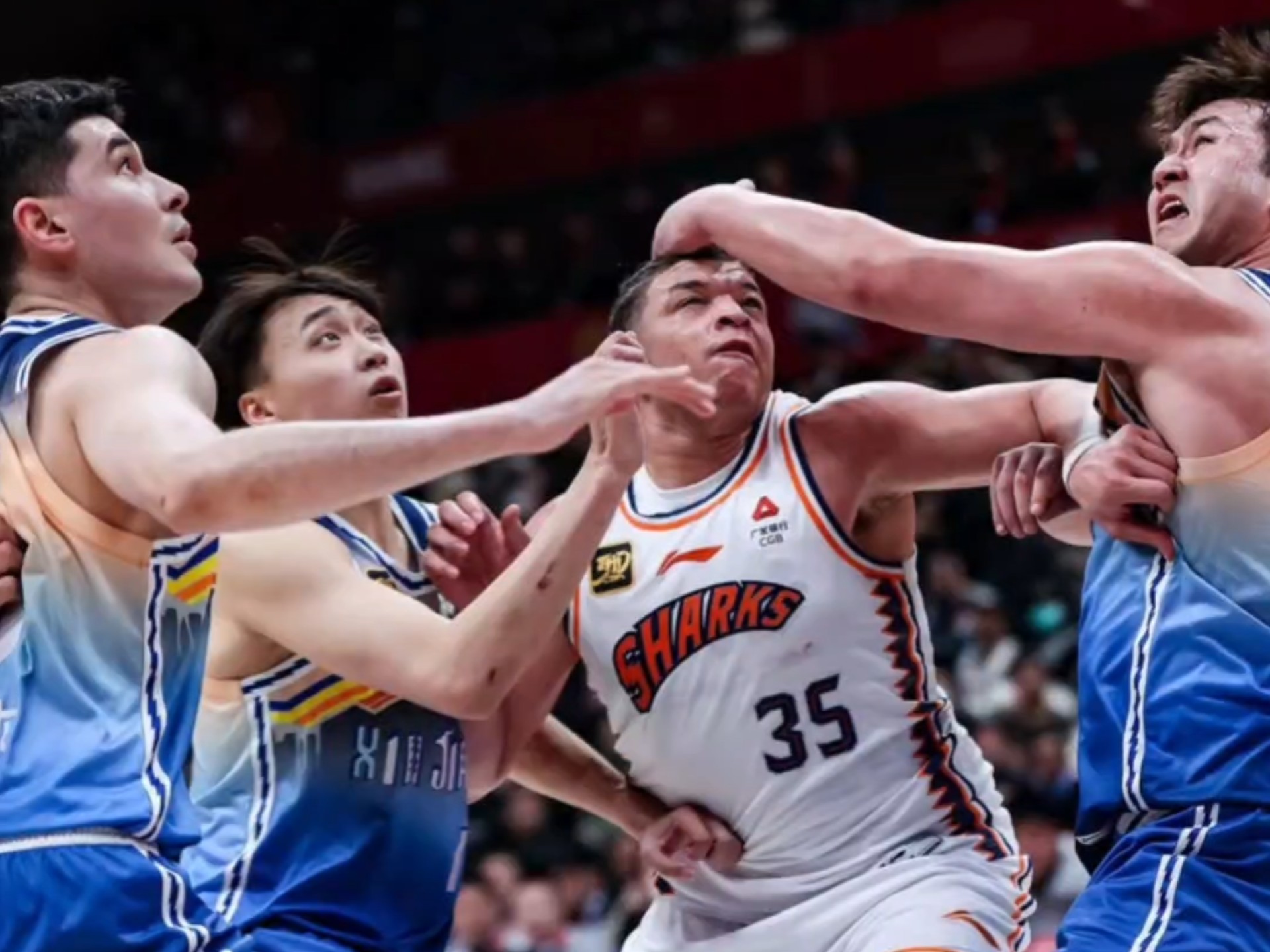 od体育馆-上海男篮争分夺秒备战即将到来的比赛