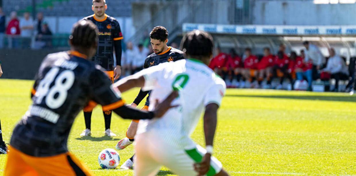 凯泽斯劳滕球队开场胜利，迈出成功之步