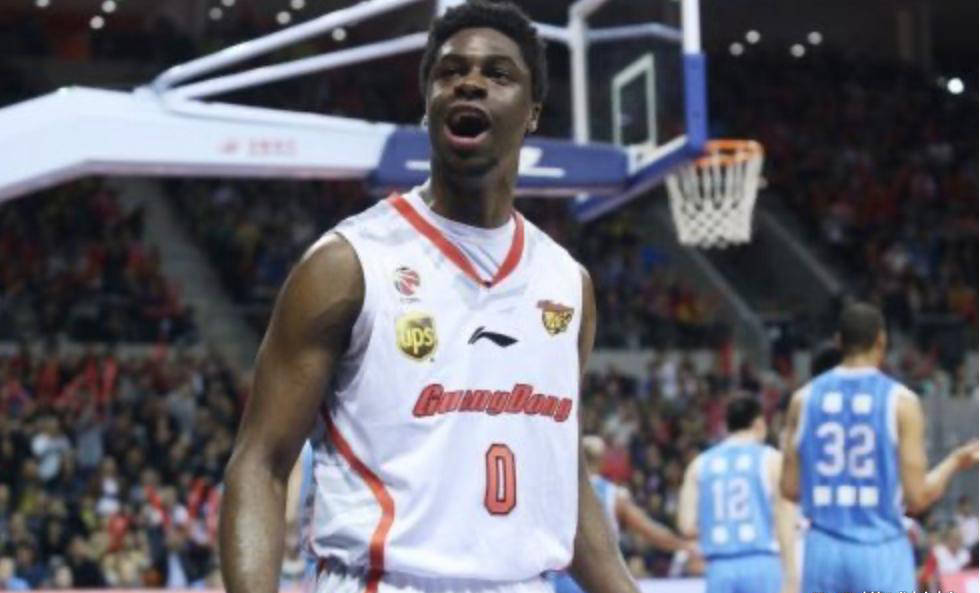 od体育官网-国际篮球赛事中出现意外情况，球员遭遇伤病