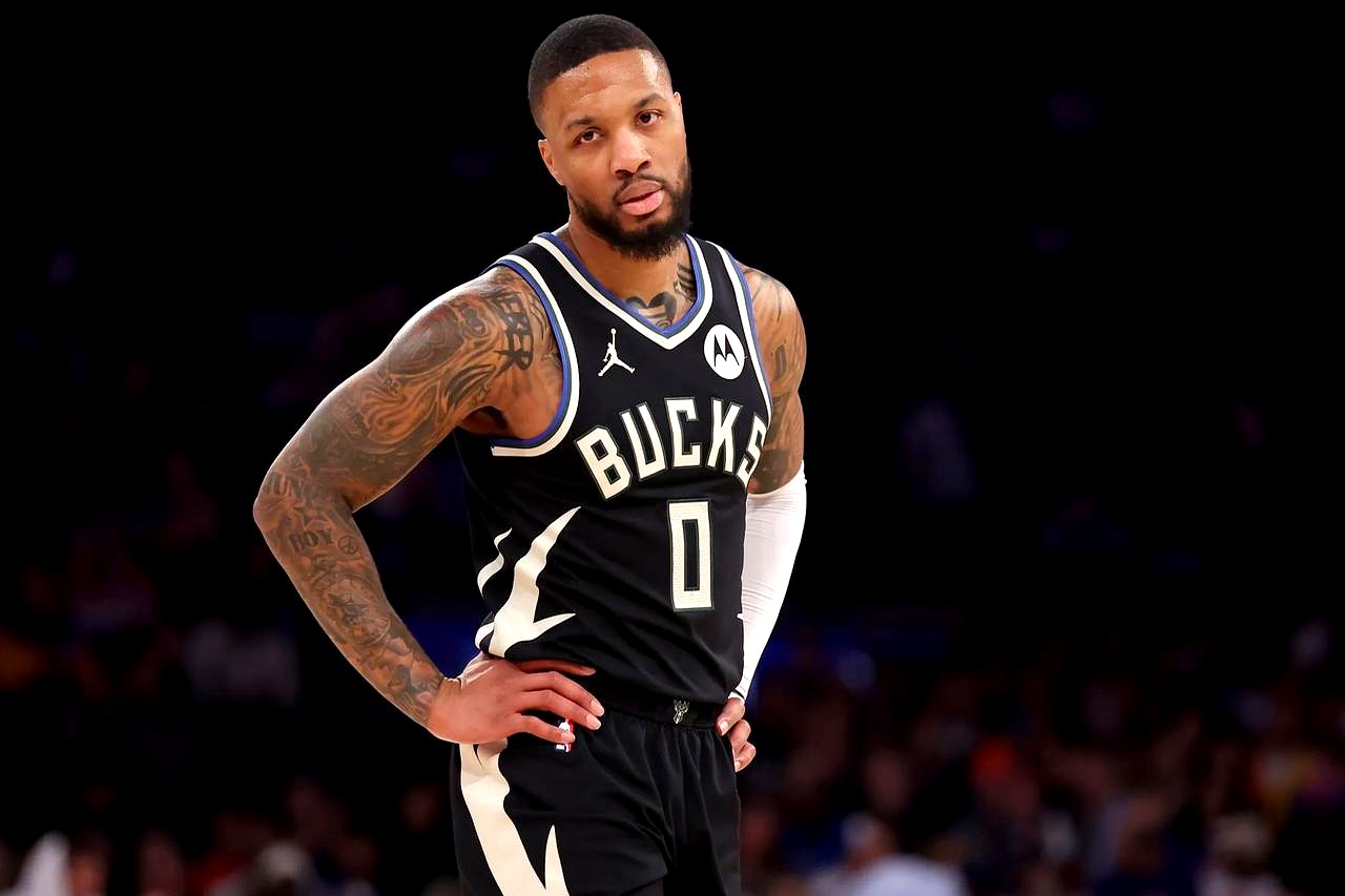 步行者客场逆转开拓者，拉佐对位利拉德火爆互跳