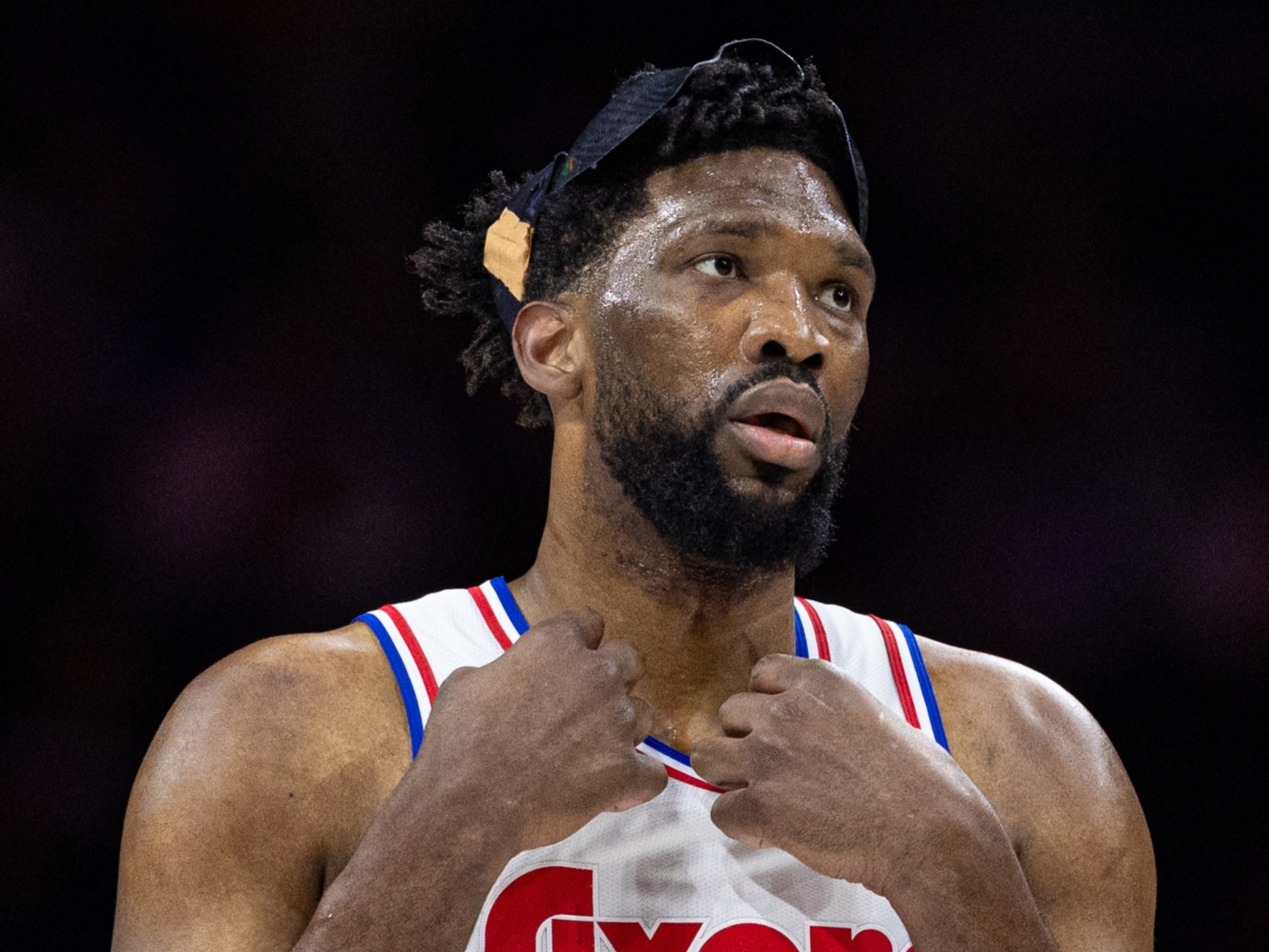 od体育app下载-76人客场惊险取胜，恩比德全场狂轰45分！